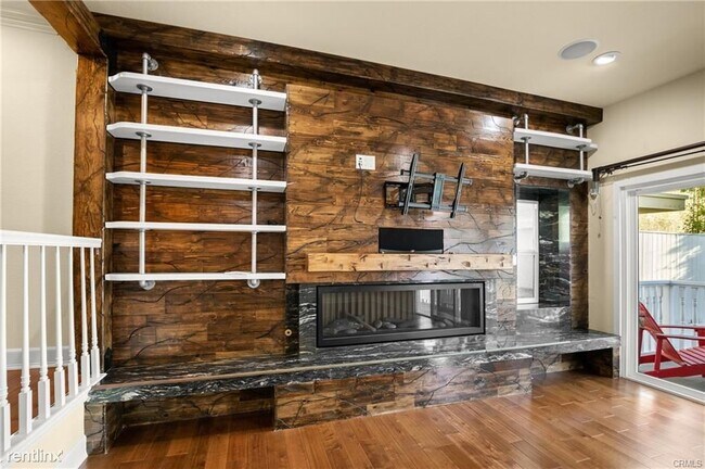 Building Photo - 3 br, 3 bath Townhome - 714 N Juanita Ave # B