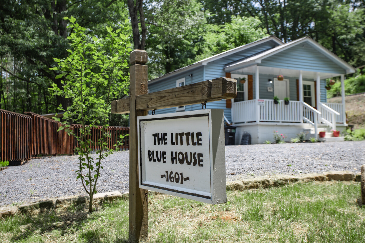 Primary Photo - The Little Blue House