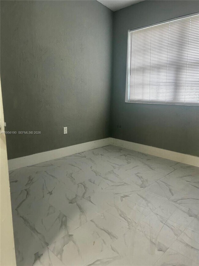 Foto del edificio - 3720 SW 32 Ave