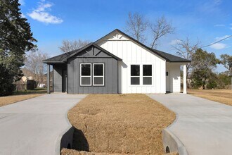 Building Photo - 106 Runnels St