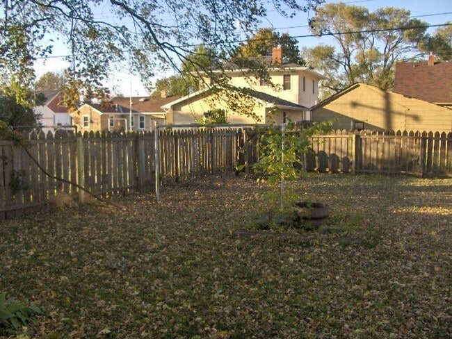 Building Photo - 1723 Harold St