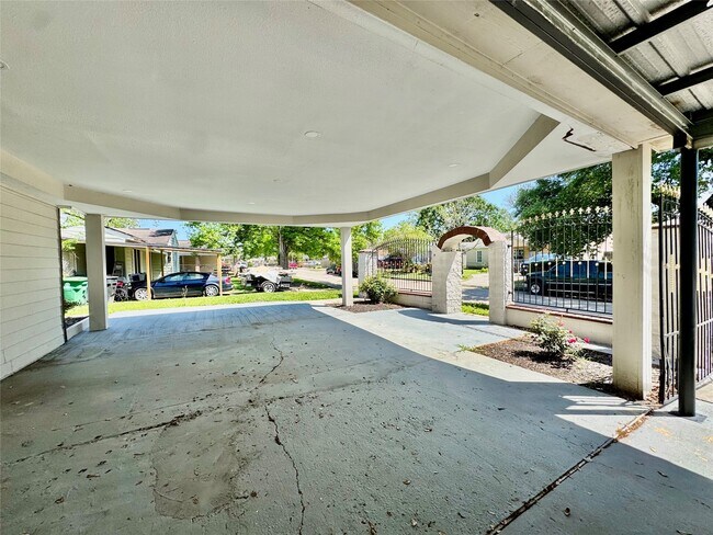 Foto del edificio - 4613 Dewberry St