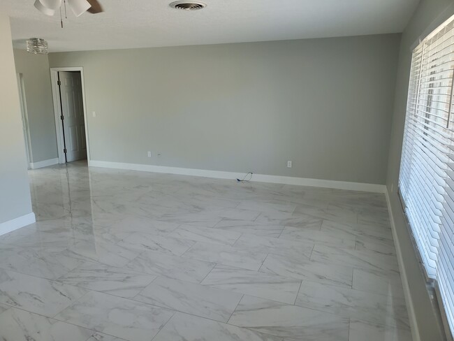 Building Photo - 1257 NE Sago Dr