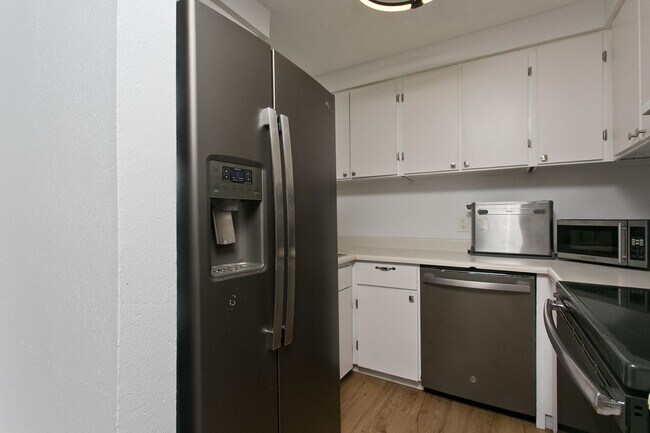 Building Photo - Available Now, Hokulani in Kailua, 1 Bedroom 1 Bath