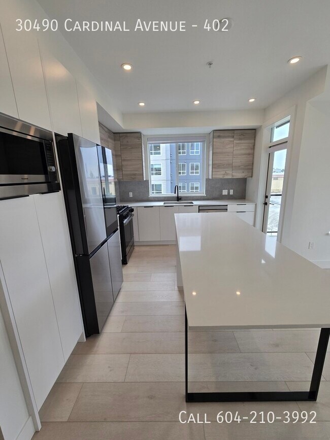 Photo du bâtiment - Brand New Condo With Two Parking