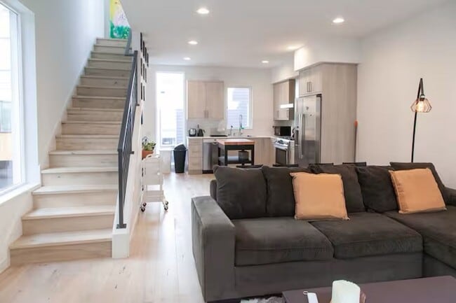 Building Photo - Green Lake Area!!!