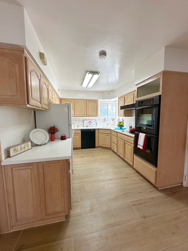 Building Photo - 13218 McKinley Ave