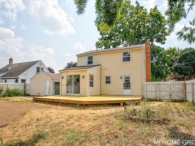 Foto del edificio - Lovely 3 Bedroom North East Grand Rapids
