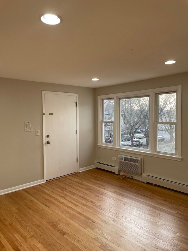 Foto del edificio - 8708 W Berwyn Ave