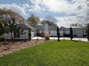 Building Photo - 916 Spring Hill Ct