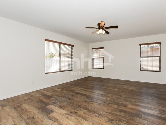 Building Photo - 106 W Corriente Court