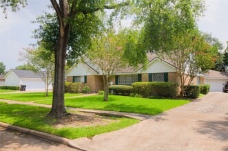 Building Photo - 1030 Montour Dr