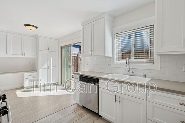 Foto del edificio - 2048 Garden Ln