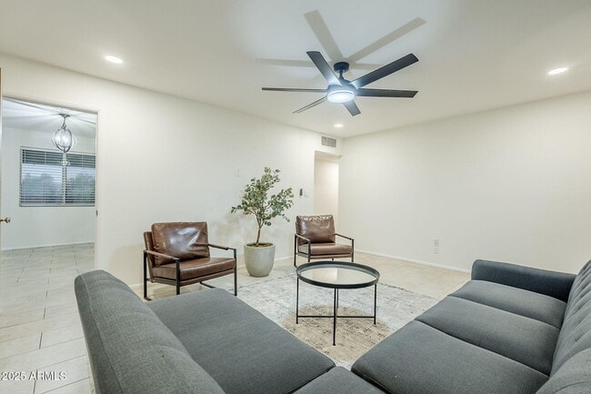 Building Photo - 125 E Papago Dr