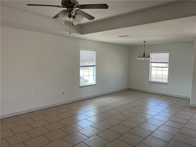 Foto del edificio - 14006 Ambrosia St