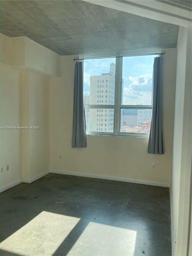Foto del edificio - 133 NE 2nd Ave