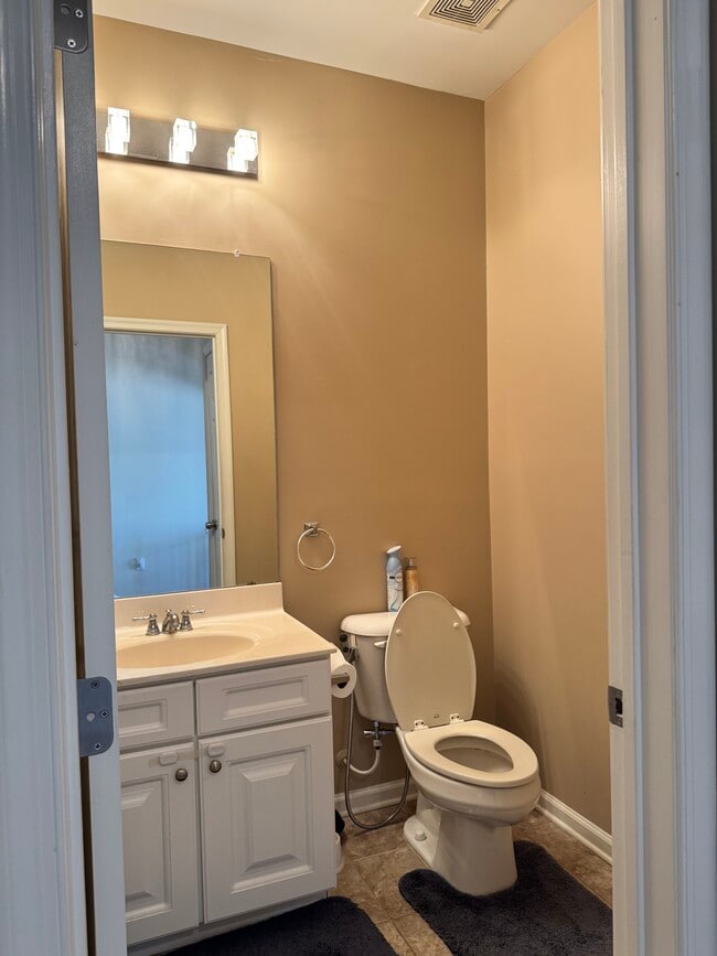 Building Photo - 813 Deluca Rd