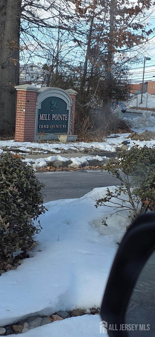 Foto del edificio - 223 Waterford Dr