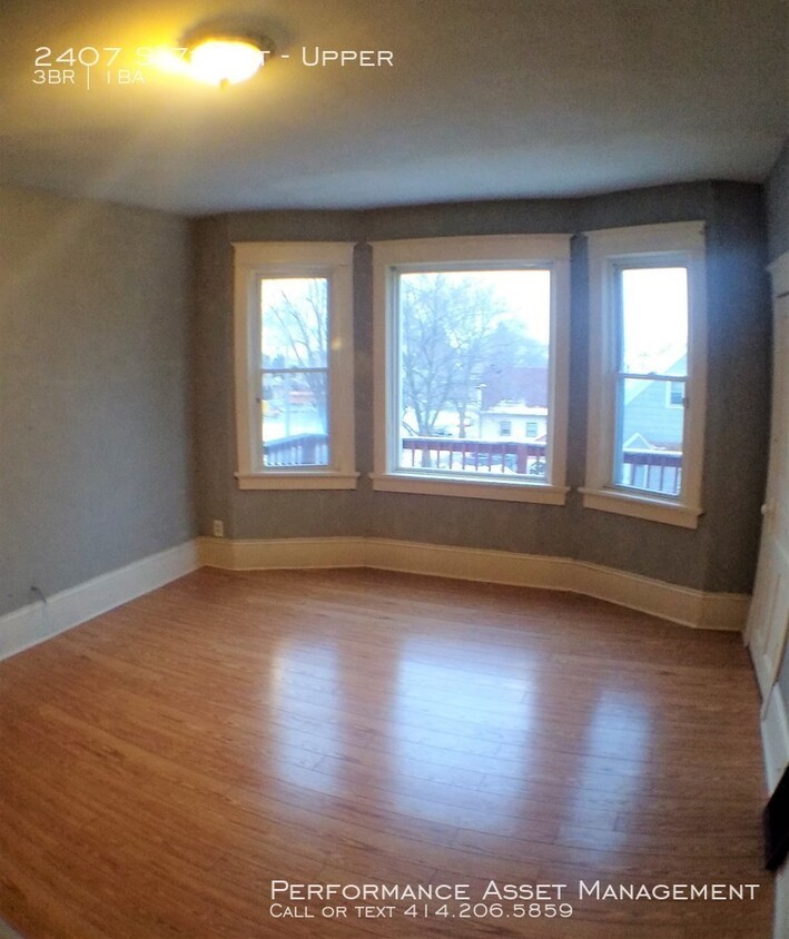 Foto principal - Breathtaking 3BR South Side Upper Unit