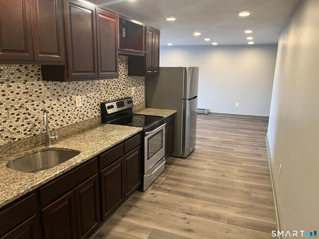 Foto del edificio - 32 Cook Ave