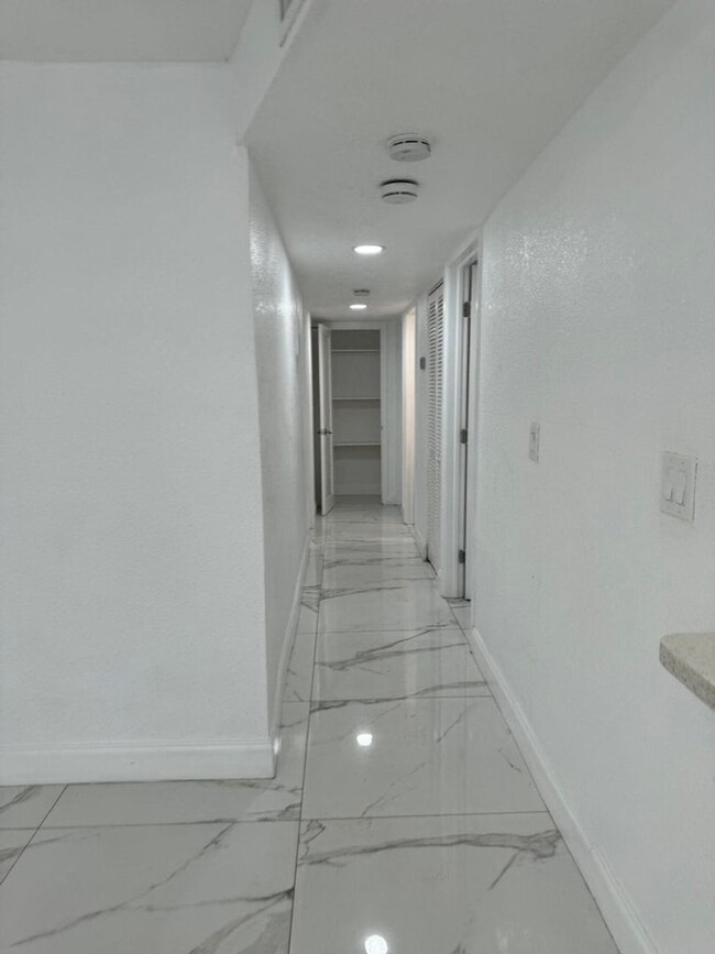 Foto del edificio - 5217 NW 18th St