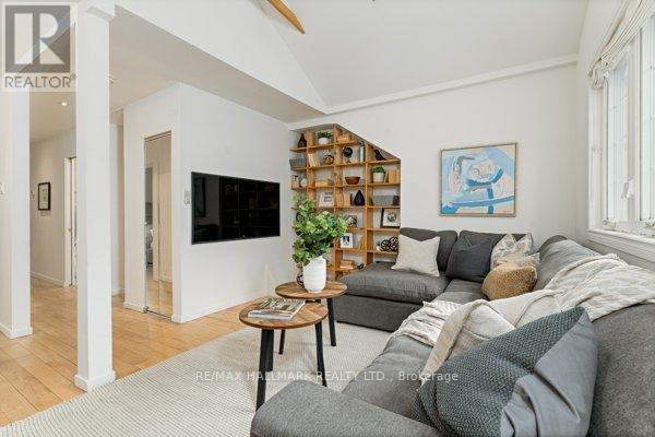 Building Photo - 736 Woodbine Ave