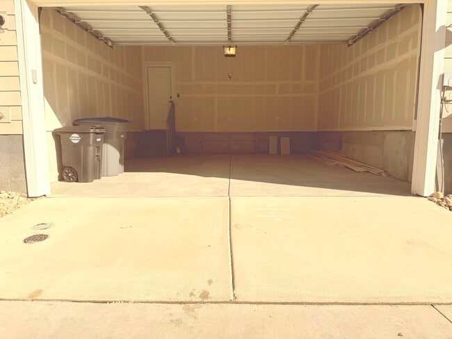 Building Photo - 2740 Bear Springs Cir