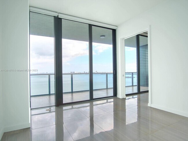 Foto del edificio - 480 NE 31st St