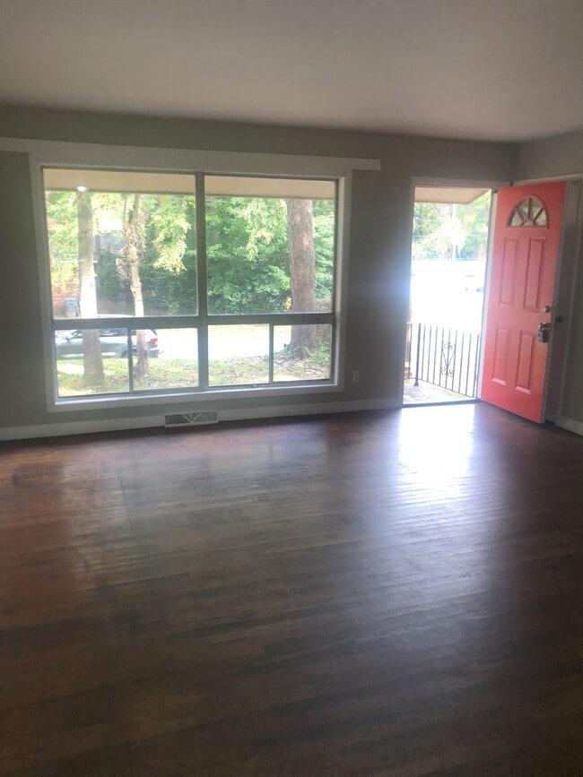 Photo - 622 Camrose Dr House