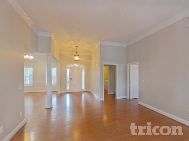 Building Photo - 122 Ivy Trce