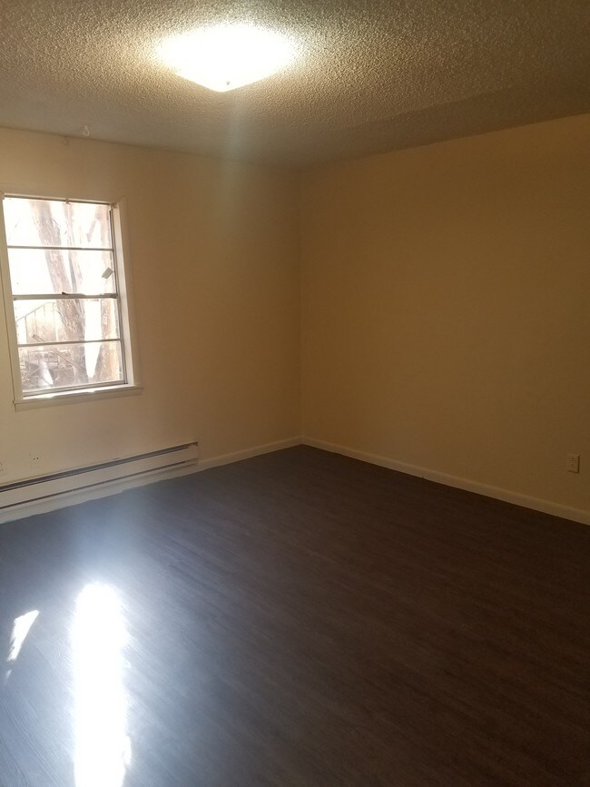 Building Photo - 2322 S I St