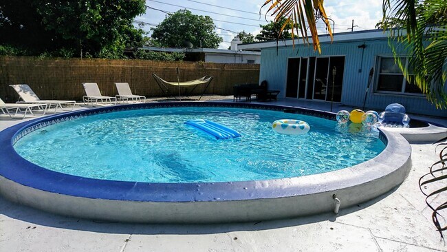 Foto del edificio - 1208 NW 1st Ave