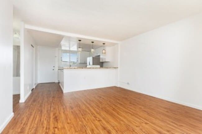 Building Photo - Move-In Ready Salt Lake Condo – Freshly Up...
