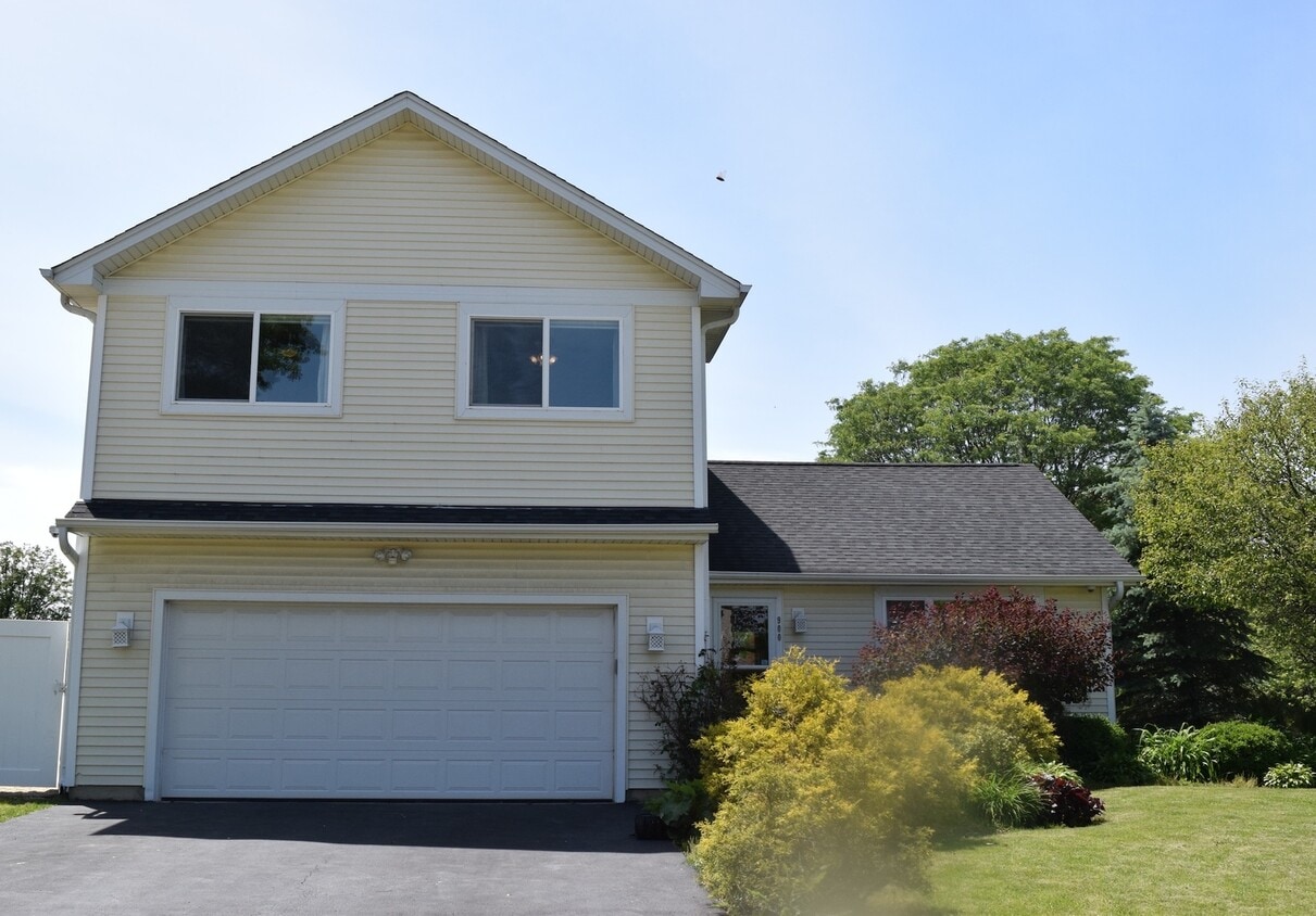 Primary Photo - 900 Ashford Ln