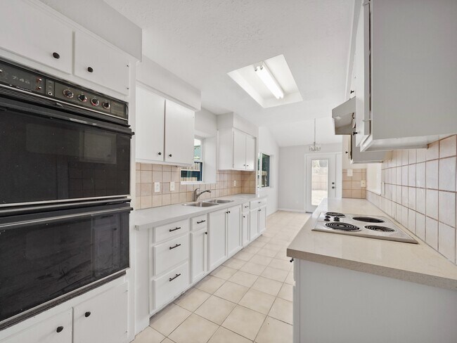 Foto del edificio - 6214 Skyview Dr