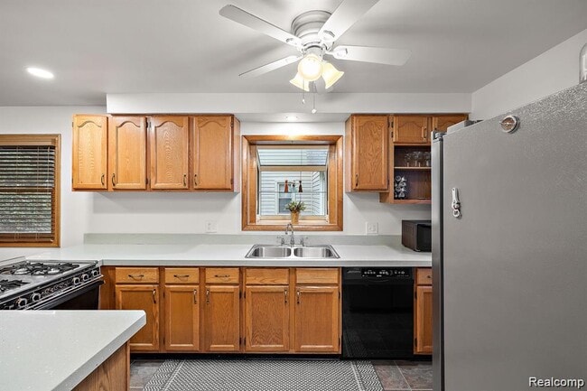 Building Photo - 836 Miller Ave