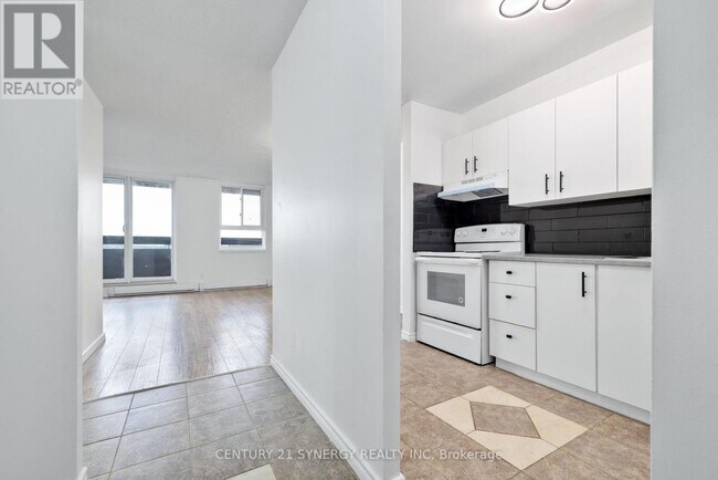 Building Photo - 2020-2020 Jasmine Crescent