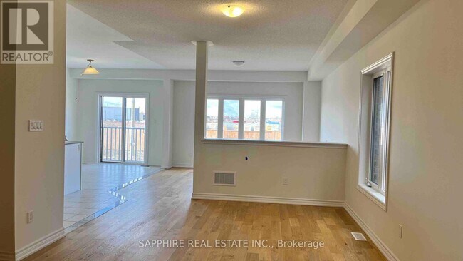 Photo du bâtiment - 242 Palace St