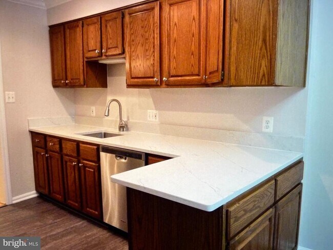 Foto del edificio - 7256 Glen Hollow Ct