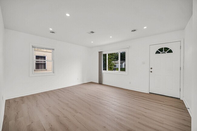 Foto del edificio - 7610 Alexander Ave