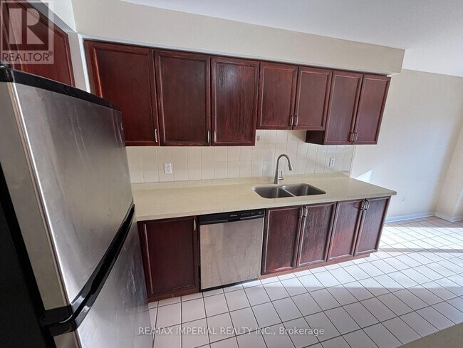 Building Photo - 2550 Thomas St