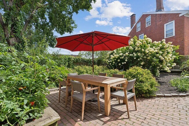 Foto del edificio - 32 Pleasant St