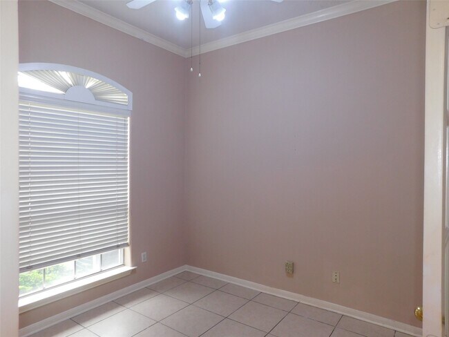 Foto del edificio - 2710 Grants Lake Blvd