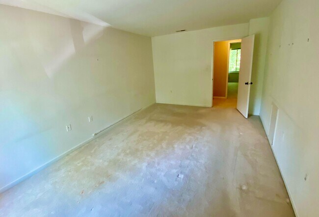 Foto del edificio - 8113 Inverness Ridge Rd