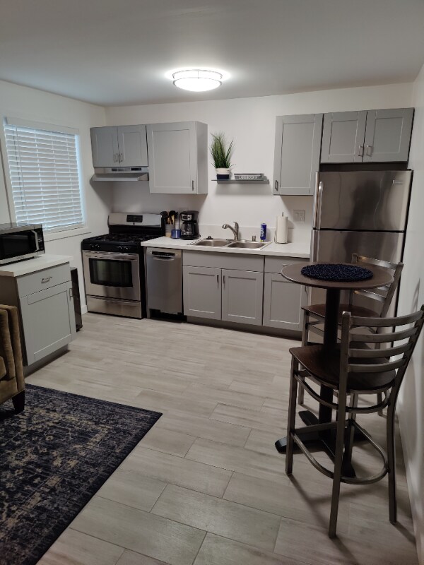 Foto del edificio - 2321 Hillcrest Dr