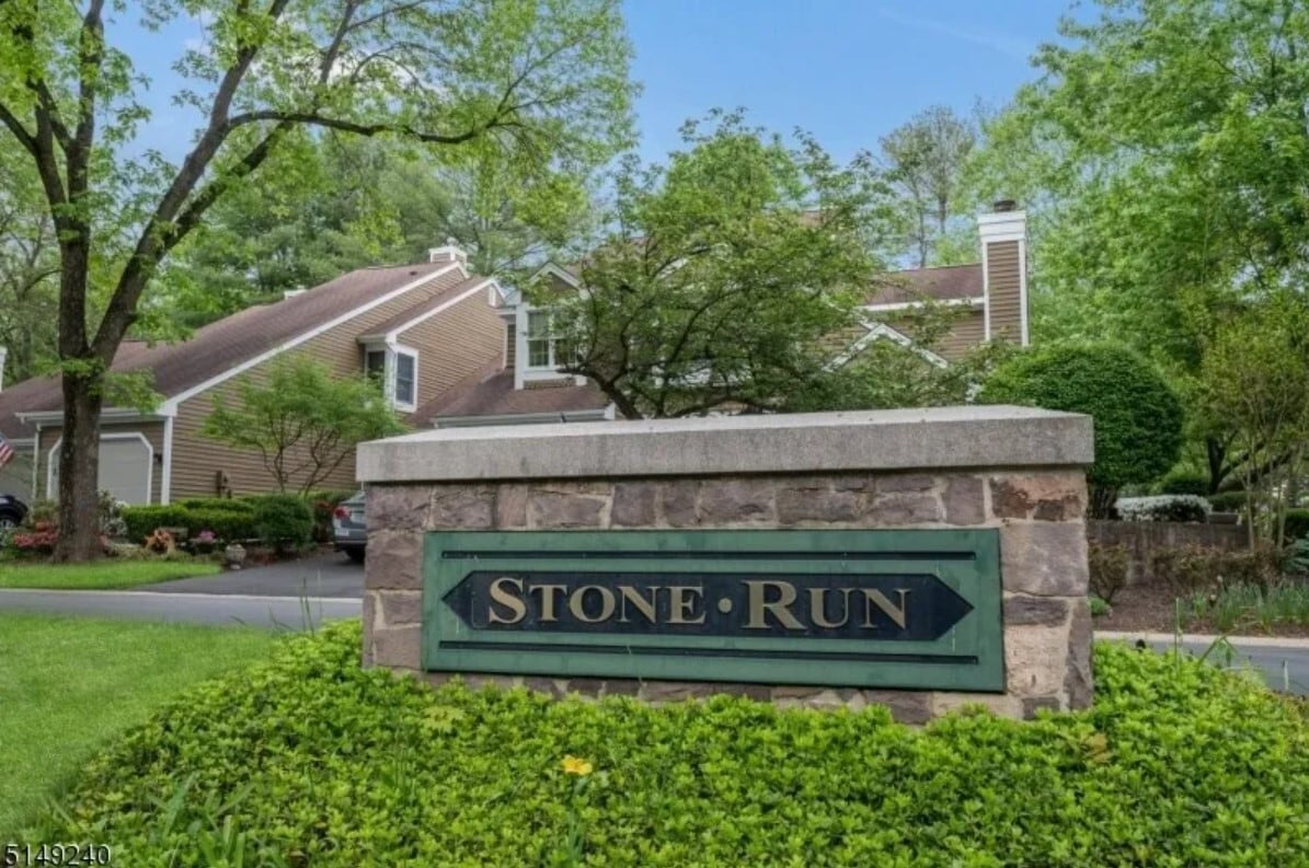 Primary Photo - 2 Stone Run Rd
