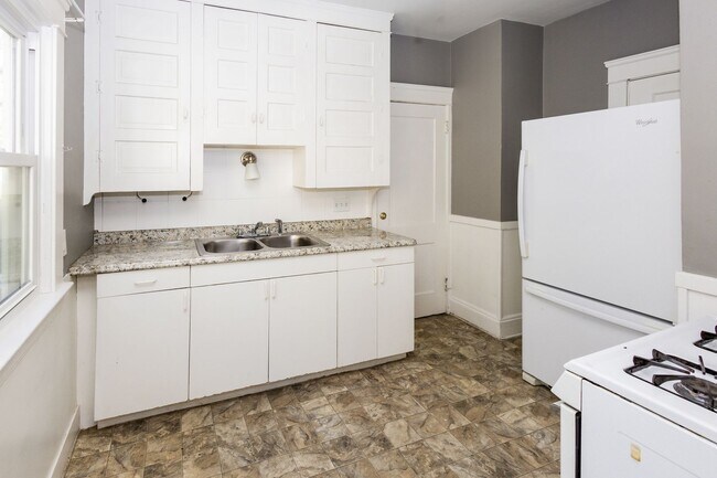 Foto del edificio - 3102 Montclair Ave