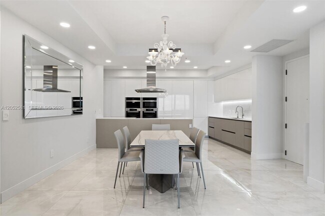 Foto del edificio - 18201 Collins Ave