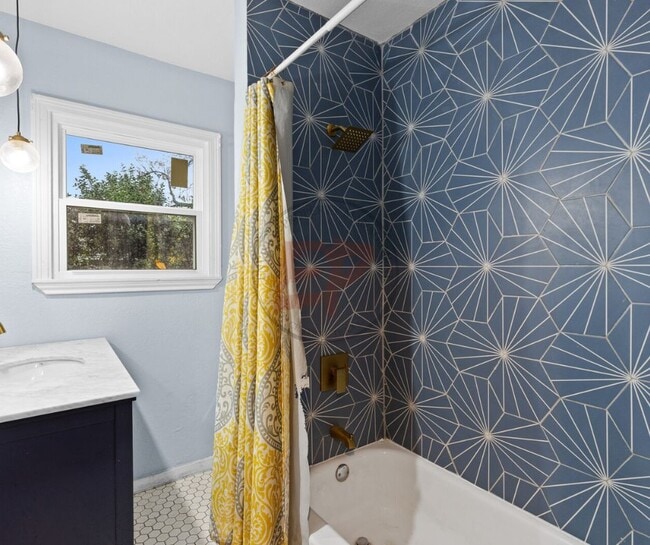 Foto del edificio - 828 N 43rd St