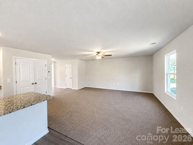 Foto del edificio - 3003 Cres Lk Ln